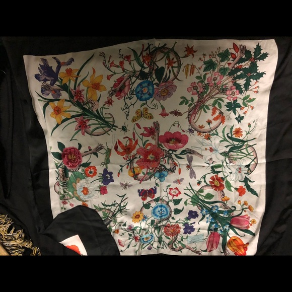 Gucci Flora Snake print silk scarf - Picture 3 of 3